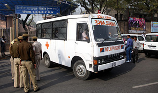 Американку порезали бритвой в Индии Американку порезали бритвой в Индии