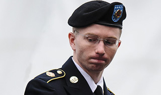 Мэннинг попросил Обаму о помиловании Мэннинг попросил Обаму о помиловании