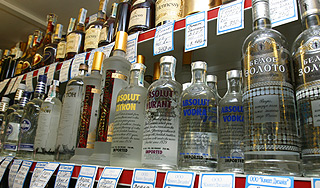 Продажу водки за наличные могут запретить Продажу водки за наличные могут запретить