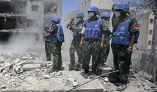 Снайперы обстреляли экспертов ООН в Сирии Снайперы обстреляли экспертов ООН в Сирии