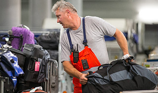 Авиапассажиры в России сэкономят на багаже Авиапассажиры в России сэкономят на багаже