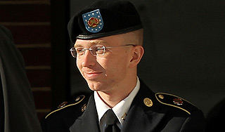 Мэннинг сам оплатит увеличение груди Мэннинг сам оплатит увеличение груди