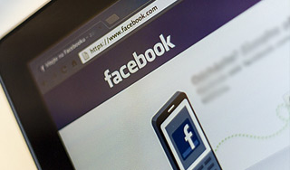 Facebook раскрыл данные о запросах властей Facebook раскрыл данные о запросах властей