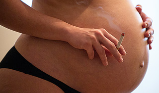 Беременных эстонок хотят сажать за курение Беременных эстонок хотят сажать за курение