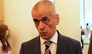 Онищенко угостили запрещенными конфетами Онищенко угостили запрещенными конфетами