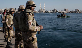 Террористы пытались атаковать Суэцкий канал Террористы пытались атаковать Суэцкий канал