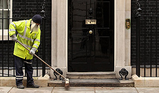 Работодатели экономят на простых британцах Работодатели экономят на простых британцах