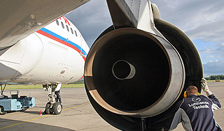 Самолет A-319 аварийно сел в Новосибирске Самолет A-319 аварийно сел в Новосибирске