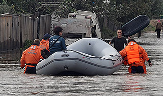 В Комсомольске-на Амуре прорвало дамбу В Комсомольске-на Амуре прорвало дамбу