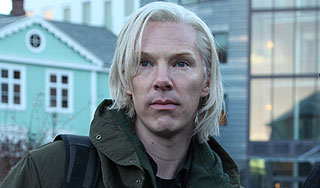 Звезда "Шерлока" сыграл Джулиана Ассанжа Звезда "Шерлока" сыграл Джулиана Ассанжа