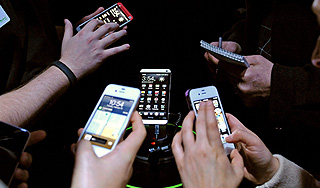 США следят за миром через смартфоны США следят за миром через смартфоны