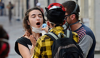 Демонстрантов в Турции разогнали газом Демонстрантов в Турции разогнали газом