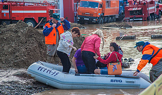 От паводка пострадали 100 тысяч человек От паводка пострадали 100 тысяч человек