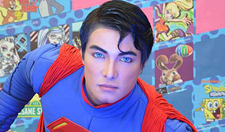 Филиппинец сделал из себя Супермена Филиппинец сделал из себя Супермена