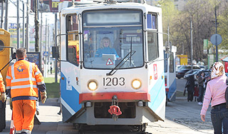 Трамвай сбил семью в Москве Трамвай сбил семью в Москве