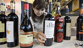 Россия ввела эмбарго на вино из Молдавии Россия ввела эмбарго на вино из Молдавии