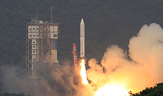 Япония запустила в космос "умную" ракету Япония запустила в космос "умную" ракету