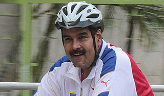 Президент Венесуэлы упал с велосипеда Президент Венесуэлы упал с велосипеда