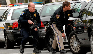 В здании военного флота США устроили бойню В здании военного флота США устроили бойню