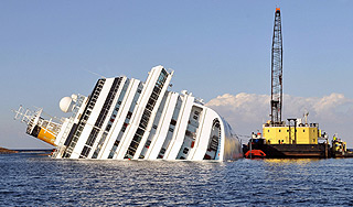 В Италии подняли утонувшую Costa Concordia В Италии подняли утонувшую Costa Concordia