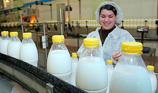 Онищенко ограничил ввоз молока из Литвы Онищенко ограничил ввоз молока из Литвы