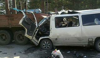 "Камаз" протаранил маршрутку в Бурятии "Камаз" протаранил маршрутку в Бурятии