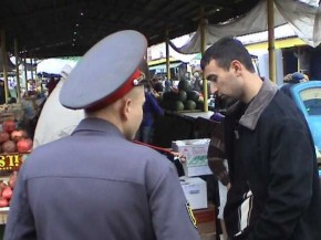 Сотрудники правоохранительных органов проверили рынки Брянской области Фото пресс-службы УВД Брянской области