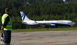 Boeing 737 экстренно сел под Красноярском Boeing 737 экстренно сел под Красноярском
