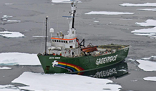 Пограничники захватили судно Greenpeace Пограничники захватили судно Greenpeace