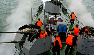 Военные КНДР обстреляли российскую шхуну Военные КНДР обстреляли российскую шхуну