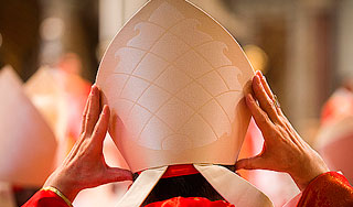 В Британии женщина впервые стала епископом В Британии женщина впервые стала епископом