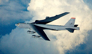 Б-52 потерял в воздухе водородные бомбы Б-52 потерял в воздухе водородные бомбы