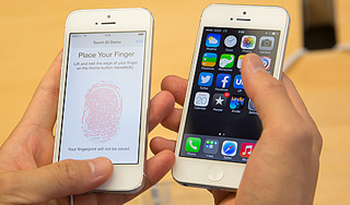 Хакеры взломали сканер отпечатков iPhone 5S Хакеры взломали сканер отпечатков iPhone 5S