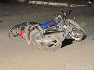 Пенсионер на мопеде «поцеловал» девушку на «Опеле»