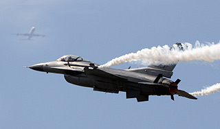 F-16 перехватили самолеты над Нью-Йорком F-16 перехватили самолеты над Нью-Йорком