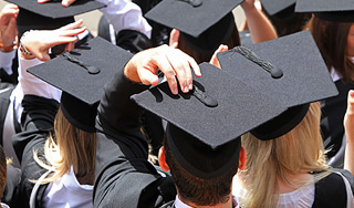 Американка закончила школу в 99 лет Американка закончила школу в 99 лет