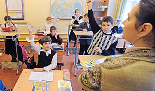 В Омске пятиклассник избил учительницу В Омске пятиклассник избил учительницу