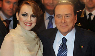 Девушка Берлускони хочет женить его на себе Девушка Берлускони хочет женить его на себе