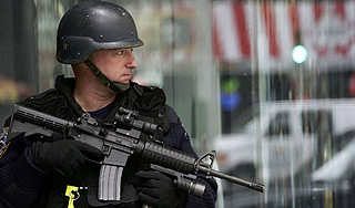 Пенсионер устроил стрельбу в США Пенсионер устроил стрельбу в США