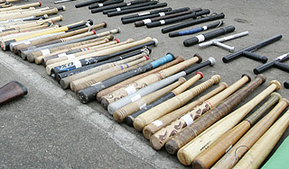 Бейсбольные биты могут приравнять к оружию Бейсбольные биты могут приравнять к оружию