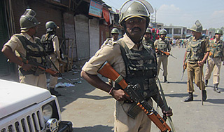 Боевики устроили бойню в Индии Боевики устроили бойню в Индии