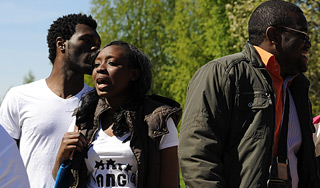 Нигерийцы разгромили посольство в Москве Нигерийцы разгромили посольство в Москве