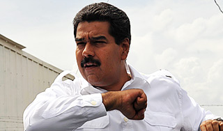 Из Венесуэлы выгнали трех дипломатов США Из Венесуэлы выгнали трех дипломатов США