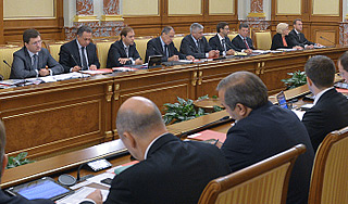 Чиновникам увеличили зарплаты Чиновникам увеличили зарплаты