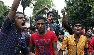 Российские репортеры застряли в Бангладеш Российские репортеры застряли в Бангладеш