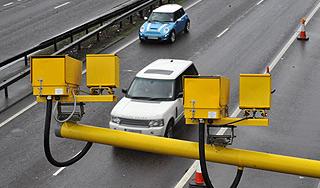 Камеры измерят среднюю скорость на дорогах Камеры измерят среднюю скорость на дорогах