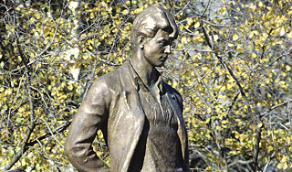 Безруков устроил флешмоб Есенину Безруков устроил флешмоб Есенину