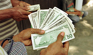 В Боливии с неба свалился миллион долларов В Боливии с неба свалился миллион долларов