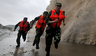 На Китай обрушился мощный тайфун На Китай обрушился мощный тайфун