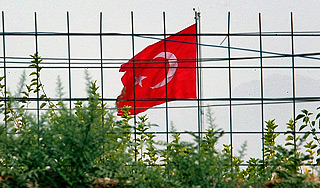 Турция строит стену на границе с Сирией Турция строит стену на границе с Сирией